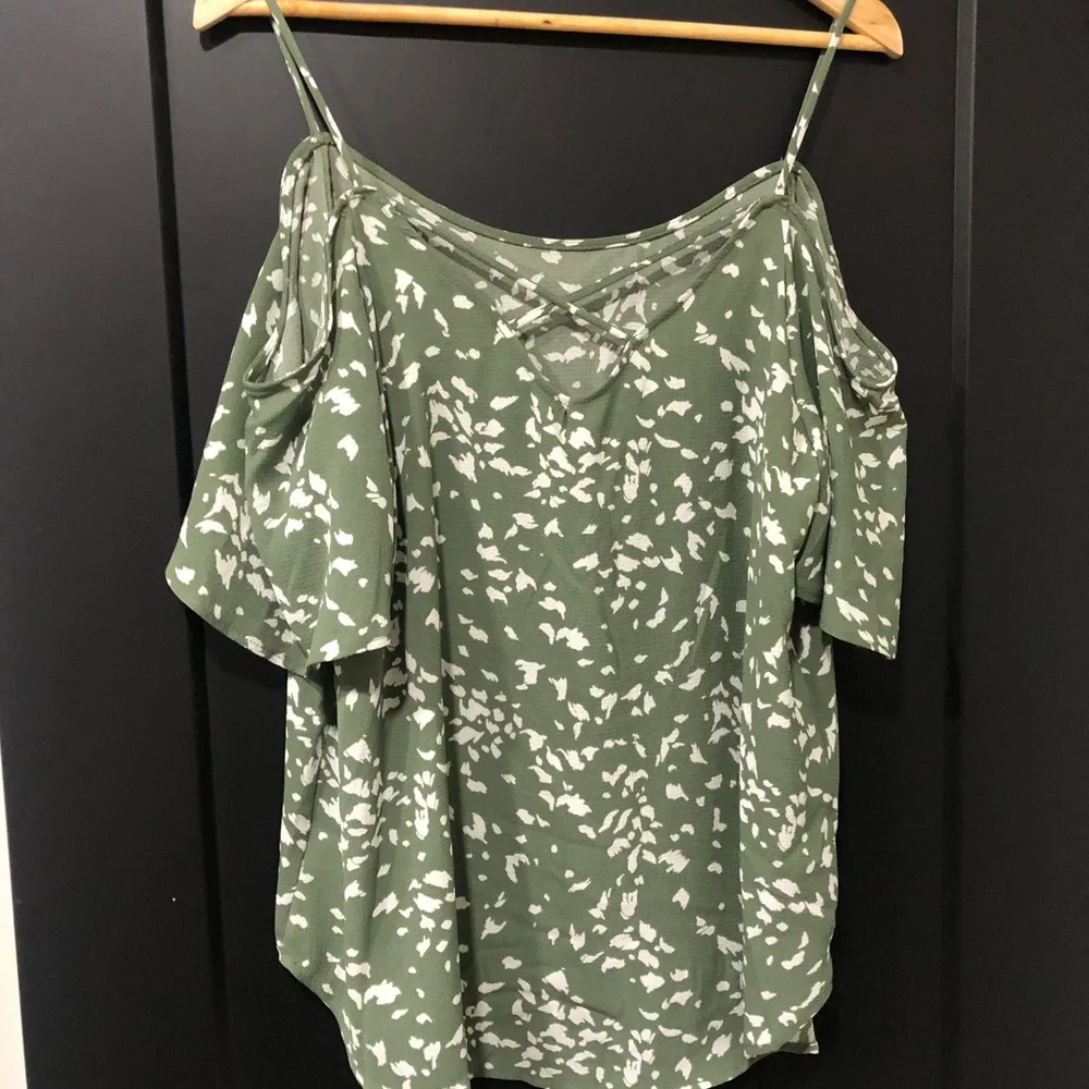 Off the shoulder sleeve top - Picture 2 of 4